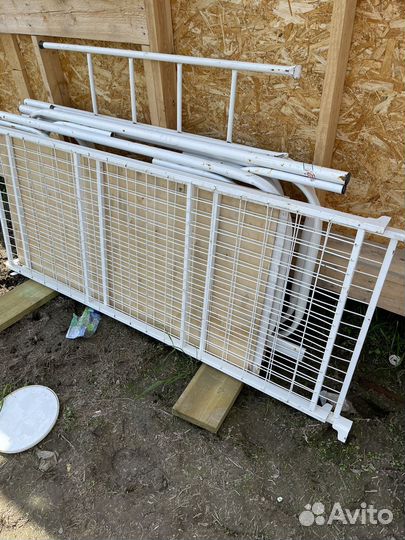 Двухъярусная кровать металлическая