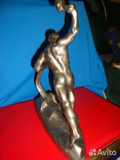 Сувенир Статуэтка Настольная Мужчина Меч Молот оон