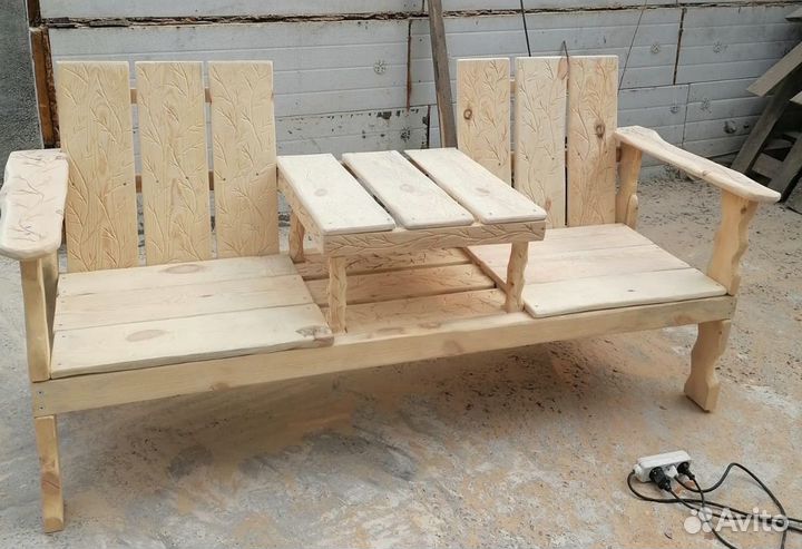 Скамейка деревянная