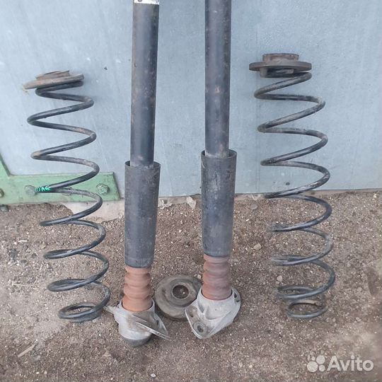 Задние амортизаторы на volkswagen jetta