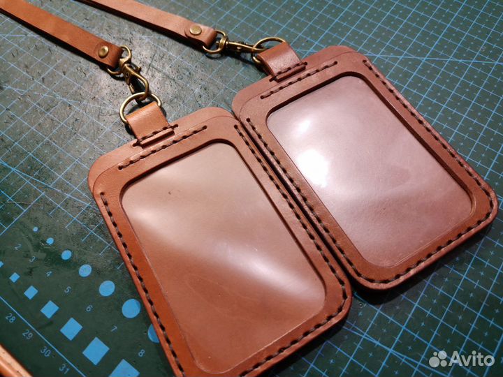 Чехол - бейдж для пропуска из кожи