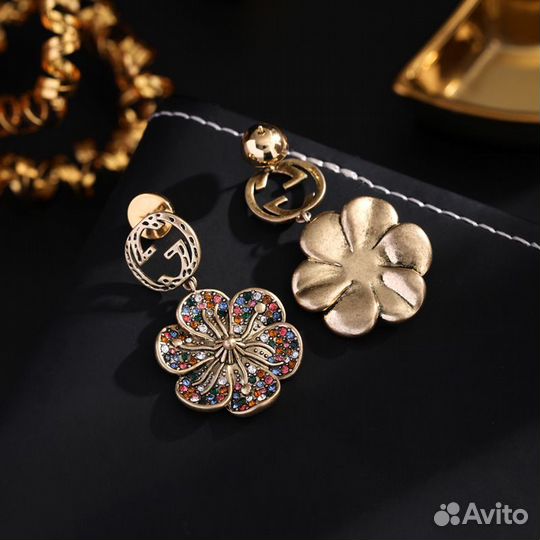 Роскошные серьги с цветами в винтажном стиле