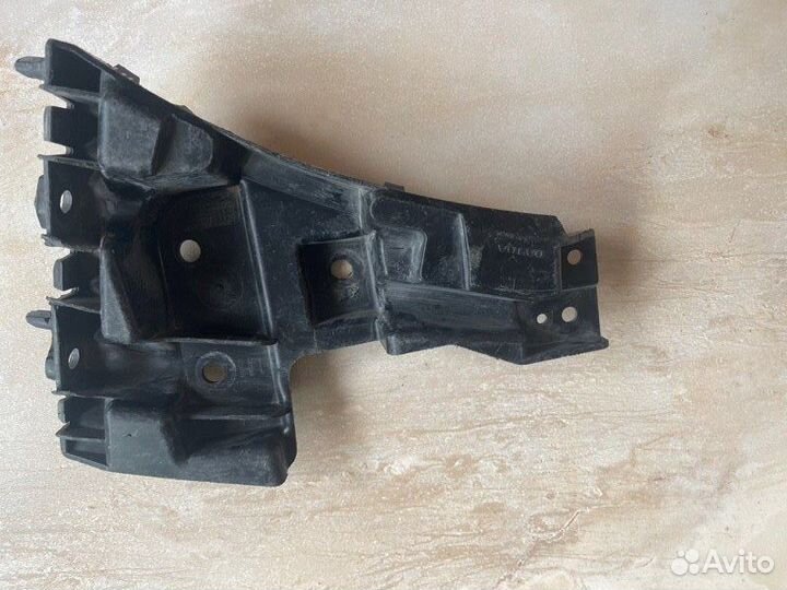 Кронштейн бампера передний левый Volvo S 60 С 2011