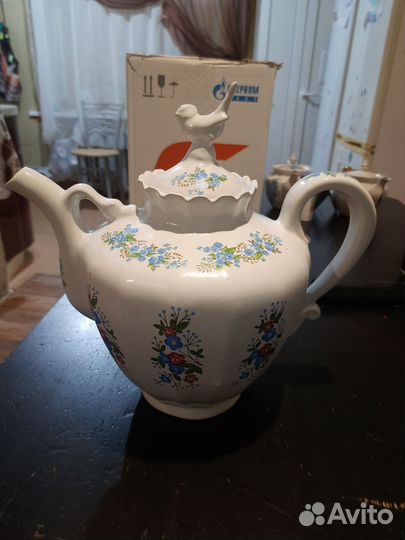 Фарфоровый чайник 3л