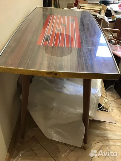 Винтажный столик, стекло