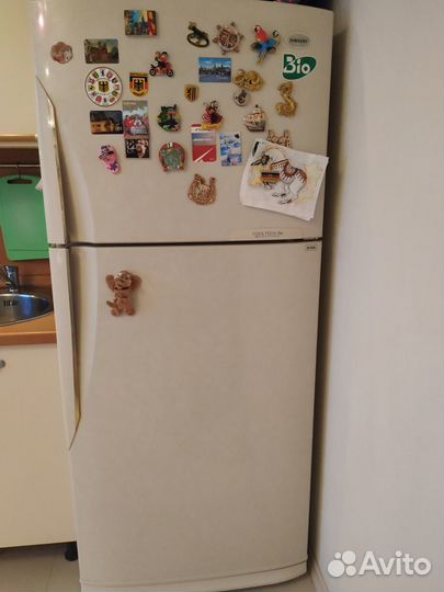 Холодильник бу широкий