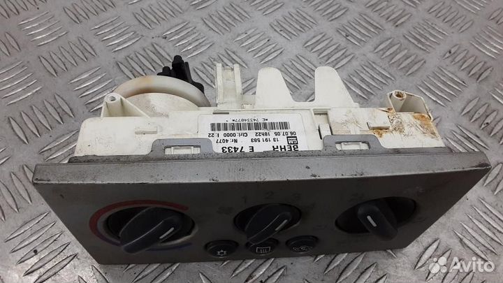 Блок управления климатической установкой Opel Meri