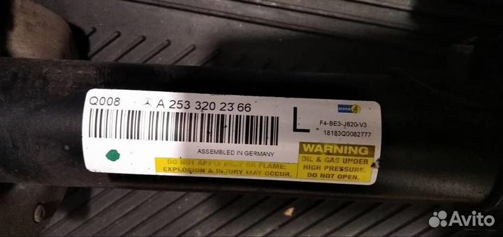 Стойка амортизатора передняя левая Mercedes-Benz