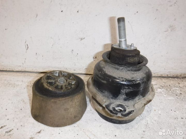 Подушка двигателя