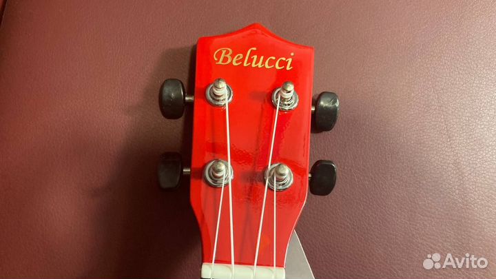 Укулеле красная