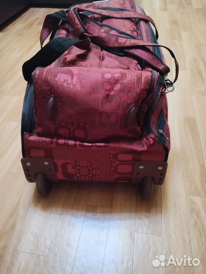 Сумка чемодан на колесах с выдвижной ручкой