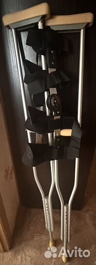 Ортез на коленный сустав с шарнирами, Костыли