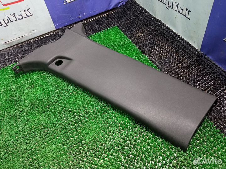 Обшивка стойки средней нижняя левая Nissan Pathfinder