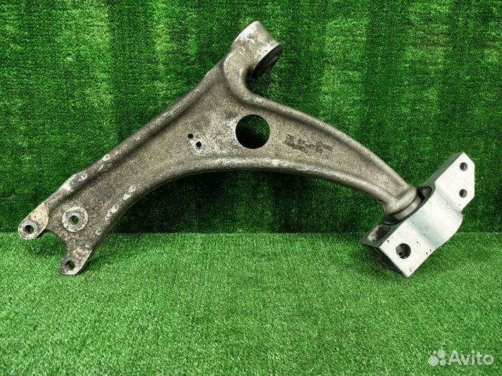 Рычаг передний нижний правый Audi Q3 8U