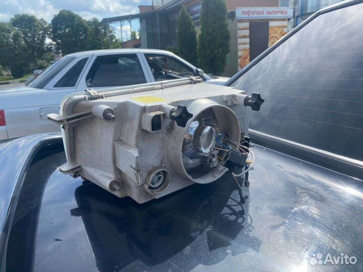 Фара передняя левая