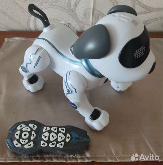 Игрушки: робот собака, замок, автоматы