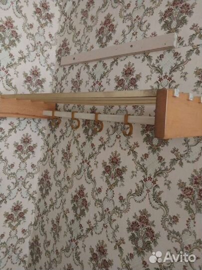 Вешалка настенная