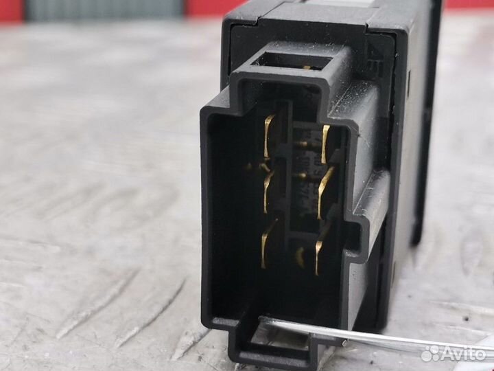 Кнопка обогрева лобового стекла Volkswagen Sharan