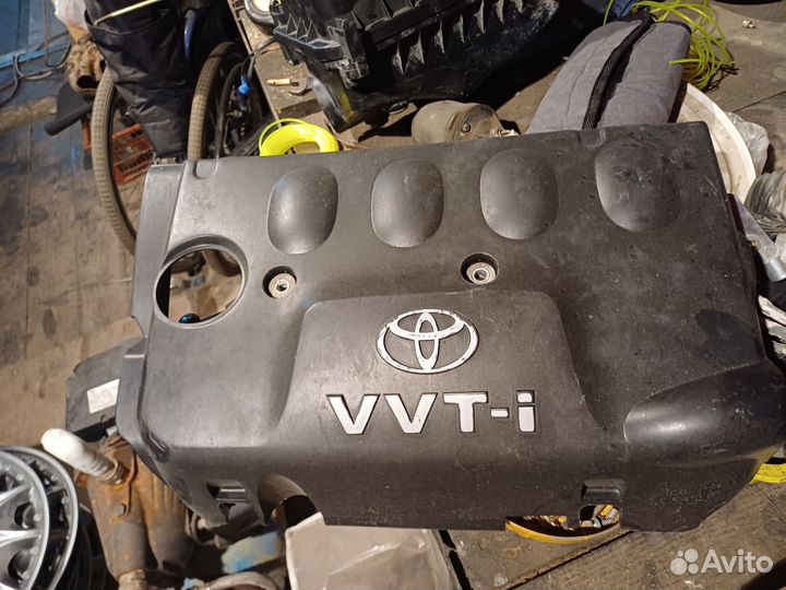 Пластиковая крышка на даигатель ярис, королла