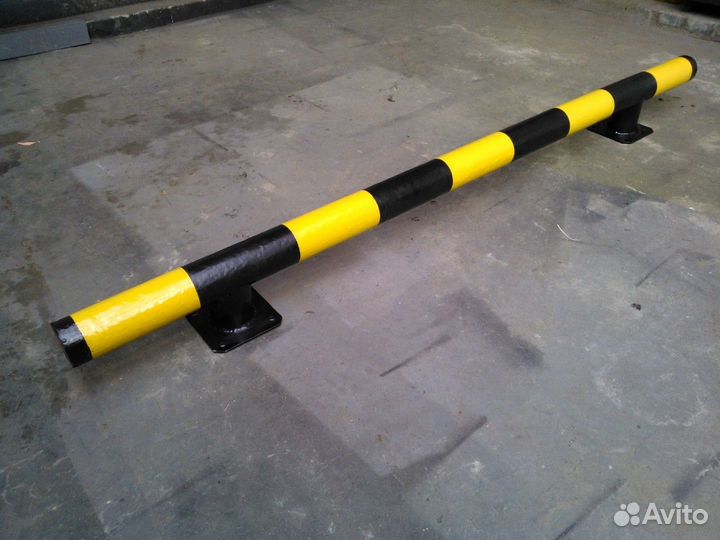 Защитный отбойник / столб парковочный