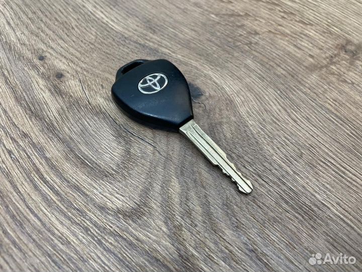 Смарт ключ Toyota Camry ACV40