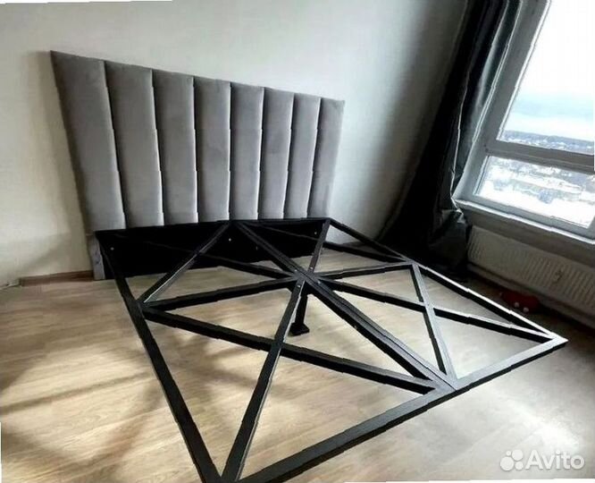 Кровать двуспальная парящая мягкая