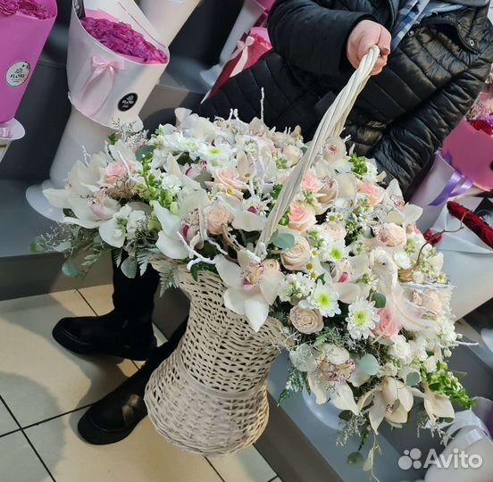 Корзина с орхидеями