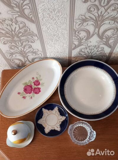 Селедочница,икорница,чайн блюдца,тарелки,лимонница