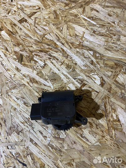 Моторчик заслонки отопителя Skoda Fabia 00-15