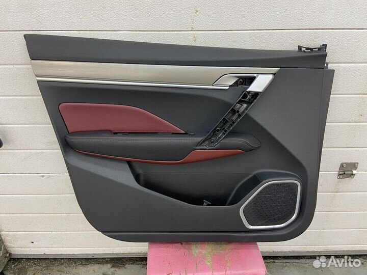 Обшивка двери geely coolray передняя левая