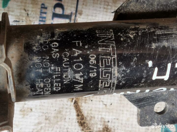 Стойка амортизатора переднего правого Renault Mega