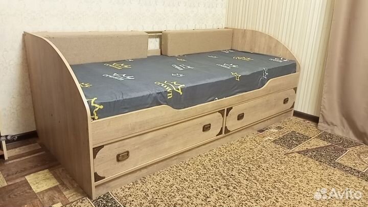 Кровать полуторка с ящиками и матрасом