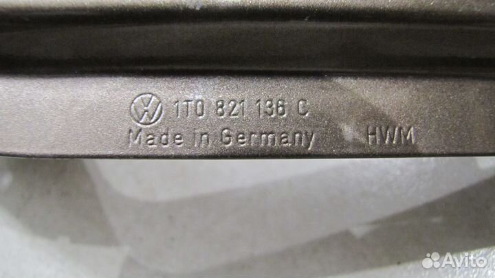 VW Touran 3 правый кронштейн крепления крыла