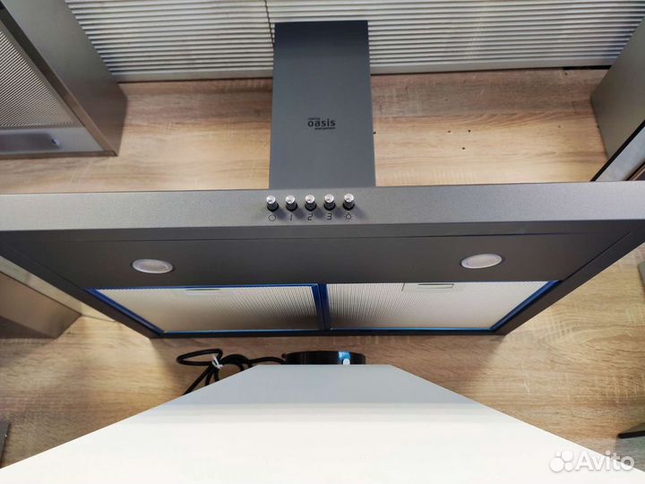 Вытяжка для кухни 60 см новая