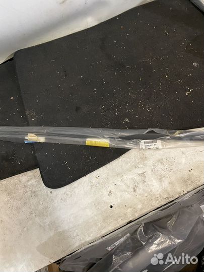 Уплотнитель стекла задней двери Volkswagen Passat