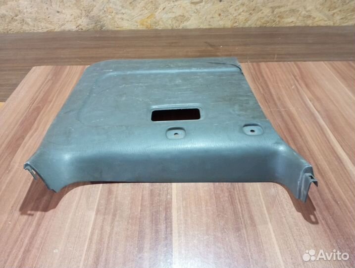 Обшивка левой двери багажника Toyota land cruiser