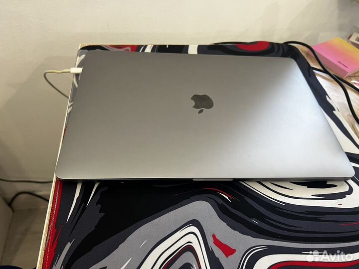 Macbook pro 15 A1707 i7 16gb 256gb