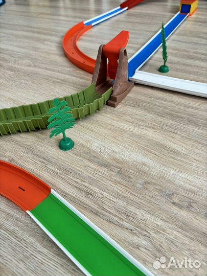 Гоночный трек с машинками