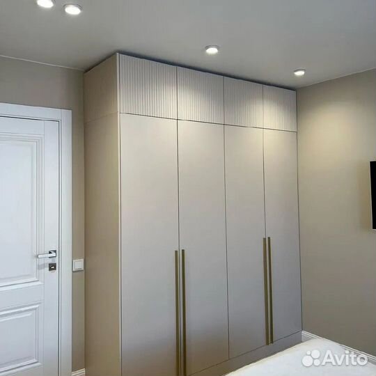 Шкаф с зеркалом