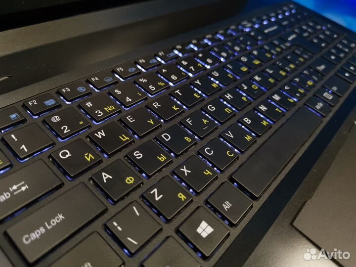 Игровой ноутбук с FHD экраном / i7 7700HQ+1050