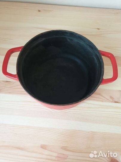 Кастрюля чугунная бу 2,5 л