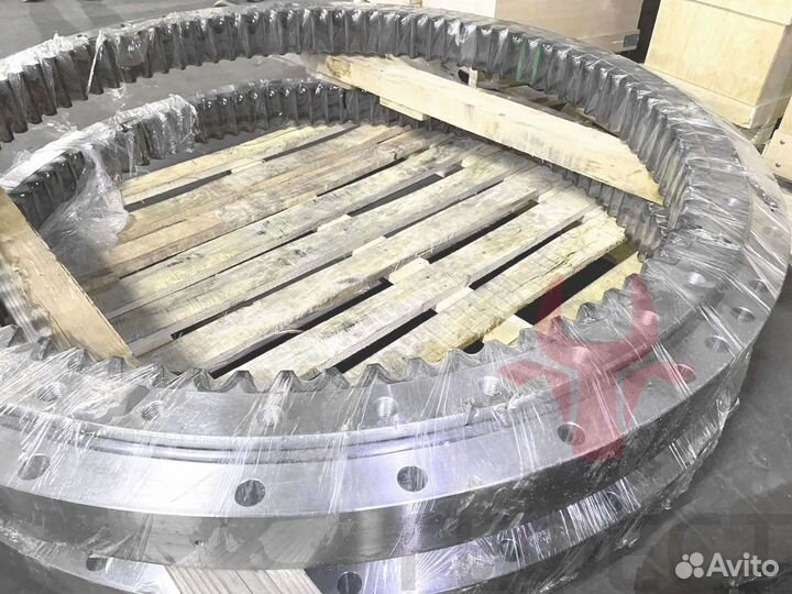 Поворотный круг Hyundai R300LC-9SH 81N8-00024GG