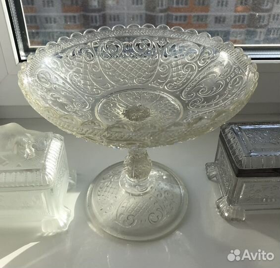 Антикварная ваза для фруктов