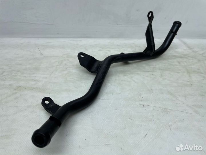 Патрубок системы охлаждения Volkswagen Jetta 6 1.8