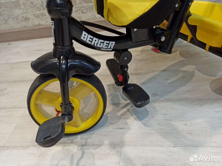 Детский велосипед с ручкой