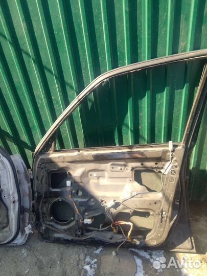 Дверь на mazda Demio