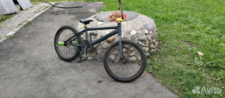 Трюковой велосипед BMX