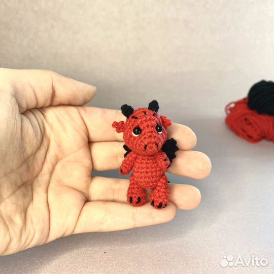 Миниатюрный красный дракон