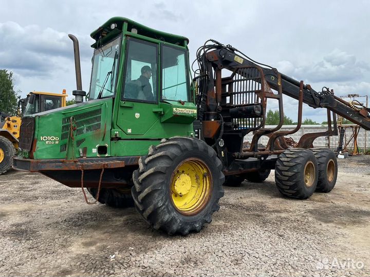 Форвардер John Deere 1010D