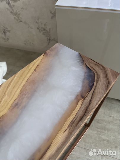 Журнальный столик приставной река